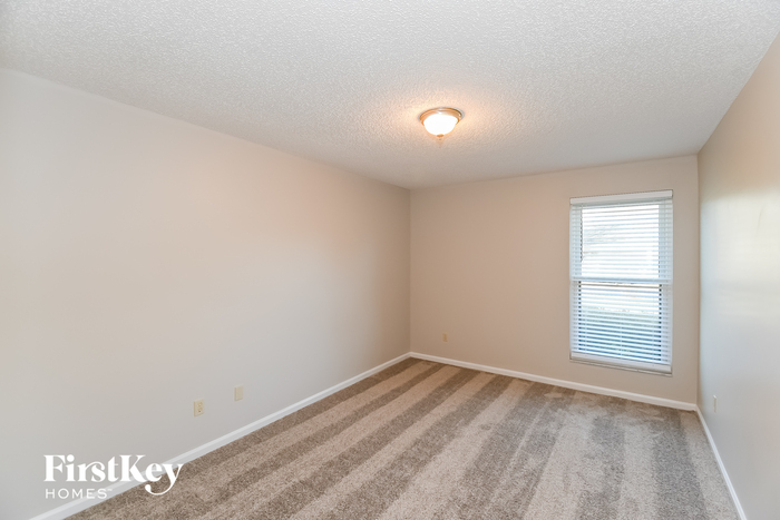 Building Photo - 9586 Villiers Dr N