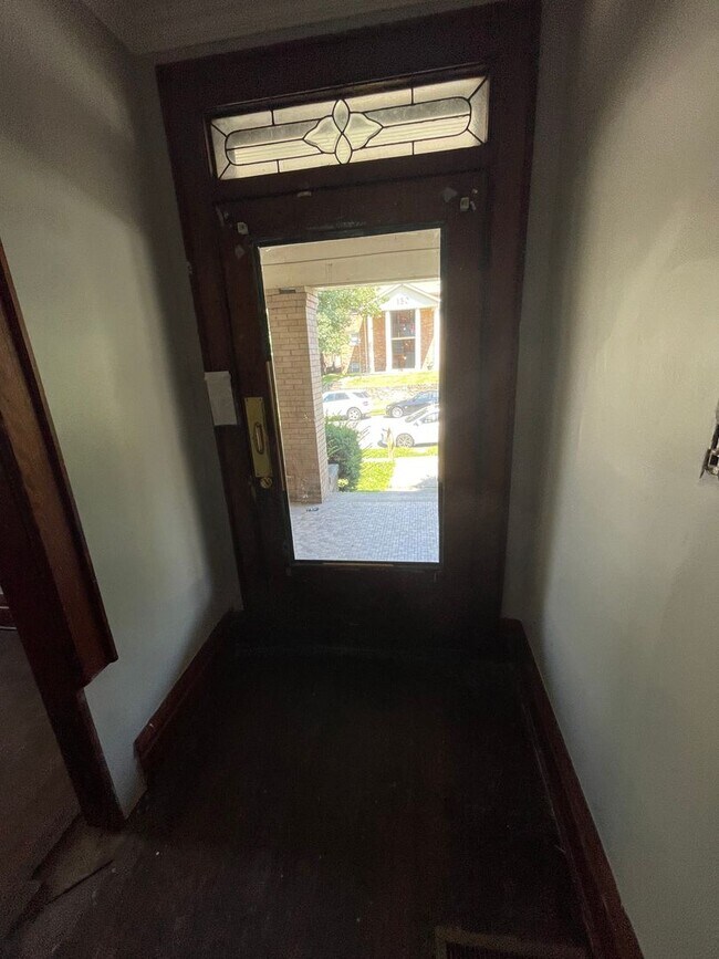 Building Photo - Large Brick 7 bedroom home. email Amber@os...