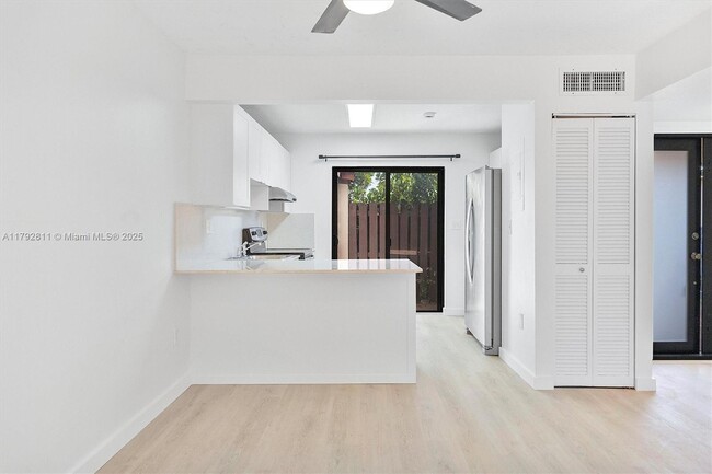 Building Photo - 3809 SW 82nd Ave