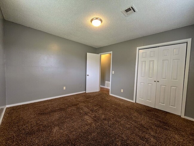 Building Photo - Beautifully remodeled 2-bedroom home in a ...
