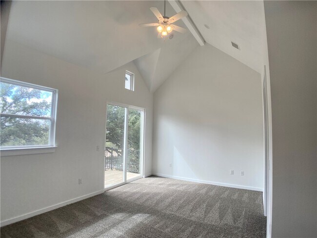Building Photo - 255 Lourdes Ct