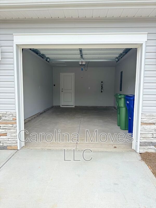 Building Photo - 527 Winding Meadow Ln