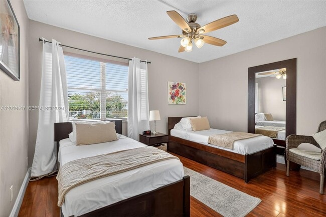 Building Photo - 401 Golden Isles Dr