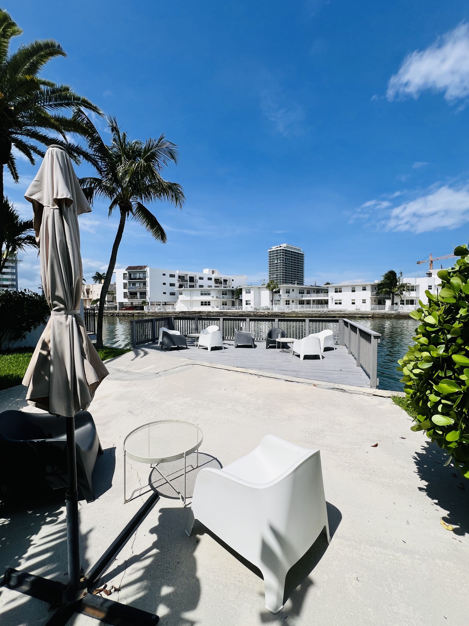 Building Photo - 6905 Bay Dr