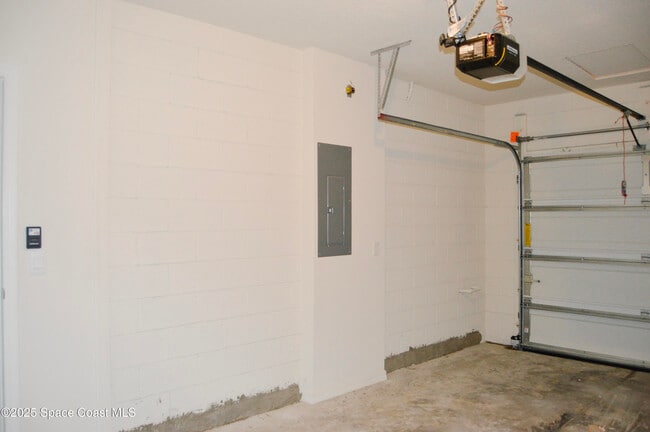Building Photo - 2712 Golden Trout Ln