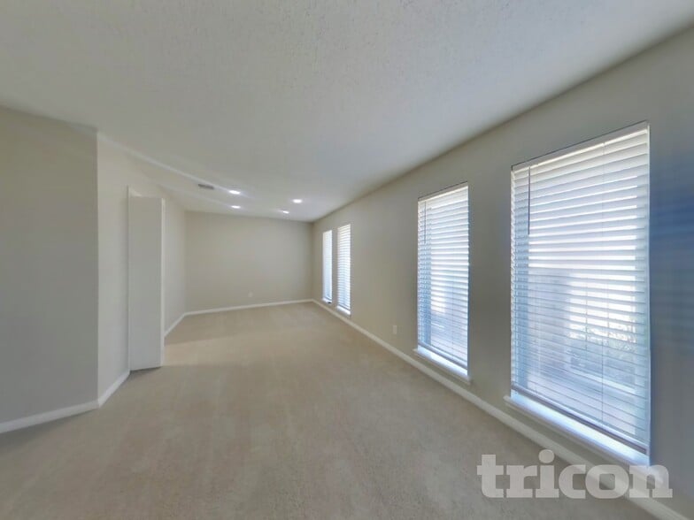 Building Photo - 902 La Nell Drive Deer Park TX