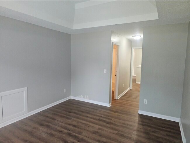 Building Photo - 670 Burtons Cove