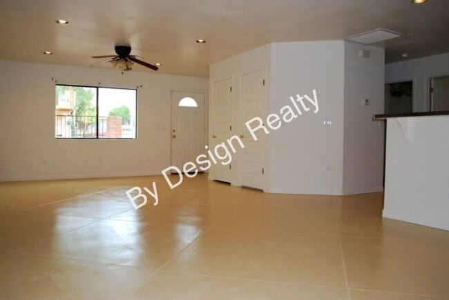 Building Photo - Modern 4 Bed 5 Bath Near UofA – Private Baths & Off-Street Parking