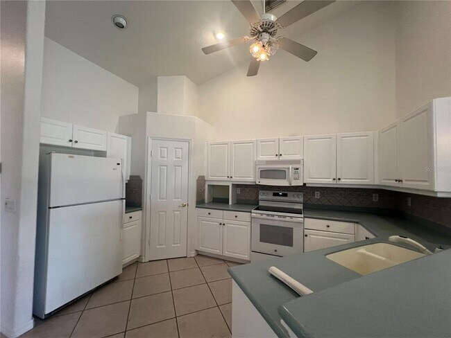 Building Photo - 4396 Fairway Dr