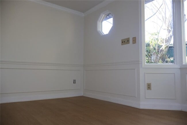 Building Photo - 3815 W De Leon St