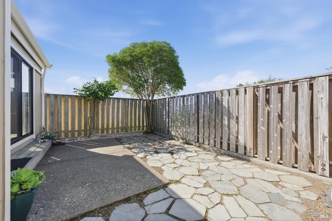 Building Photo - 12 Byron Cir