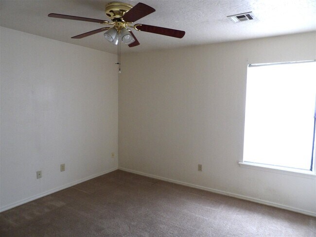 Building Photo - 6820 NW Willow Springs Dr