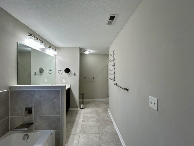 Building Photo - 5025 Krick St