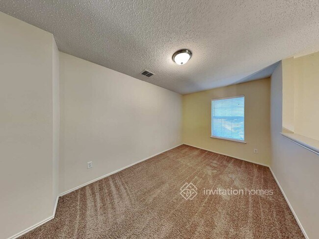 Building Photo - 2703 Magnolia Ln