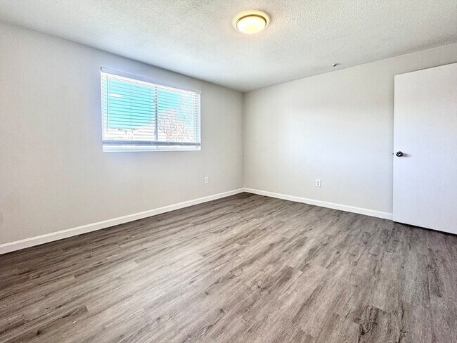 Building Photo - 50-58 Walnut Street Unit 11