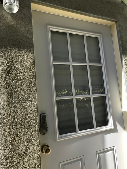 Building Photo - 7162 Beverly Blvd