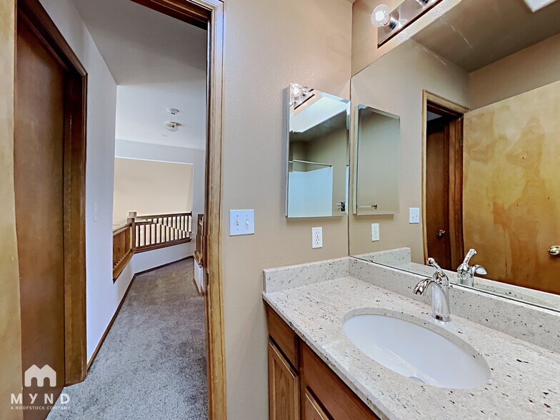Building Photo - 5839 Instone Cir
