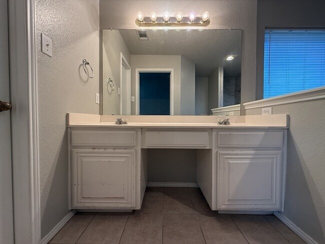 Building Photo - 7033 Snowy Owl St