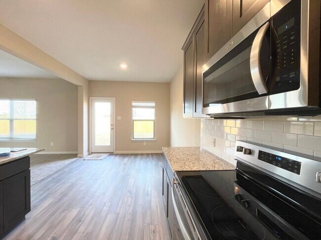 Building Photo - 1702 Sandalwood Way