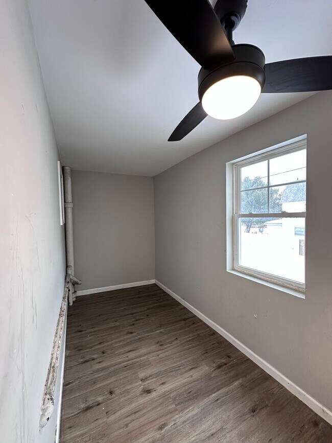 Building Photo - 408 New Grove St