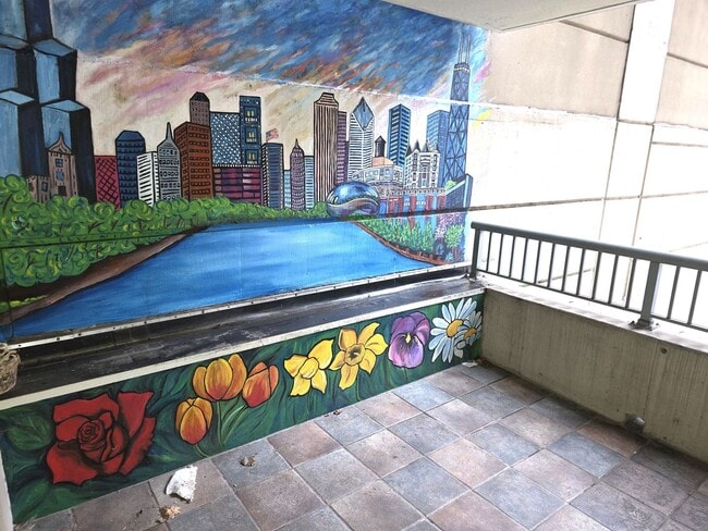 Building Photo - 345 N La Salle Dr