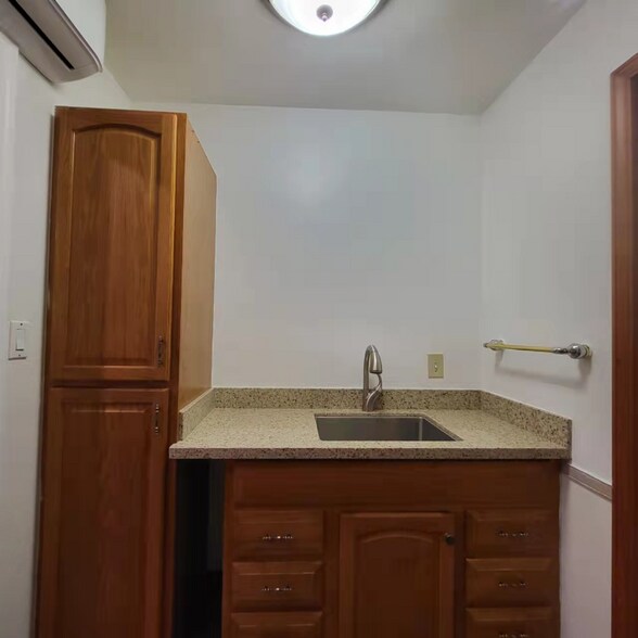 Building Photo - 1871 Peach Pl