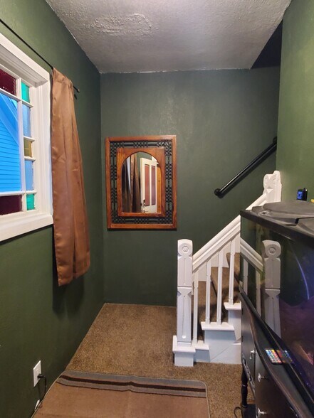Building Photo - 317 E Willamette Ave