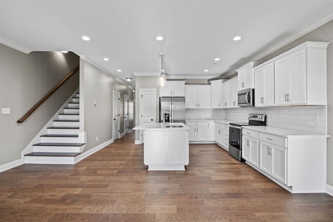 Building Photo - 512 Old Lovers Ln