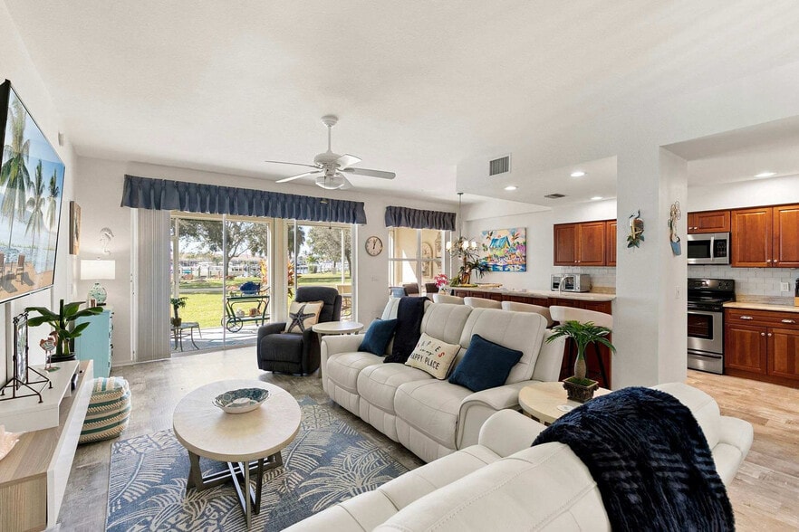 Building Photo - 285 Cays Dr
