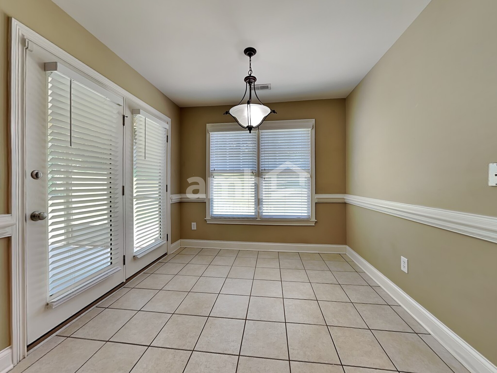 Building Photo - 7807 Chipmunk Ln