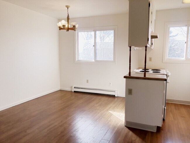 Building Photo - 1103 Broaddus St