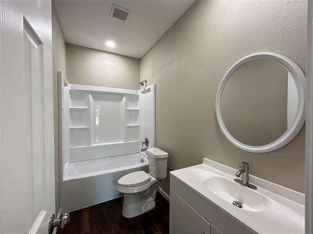 Building Photo - 923 Putman St