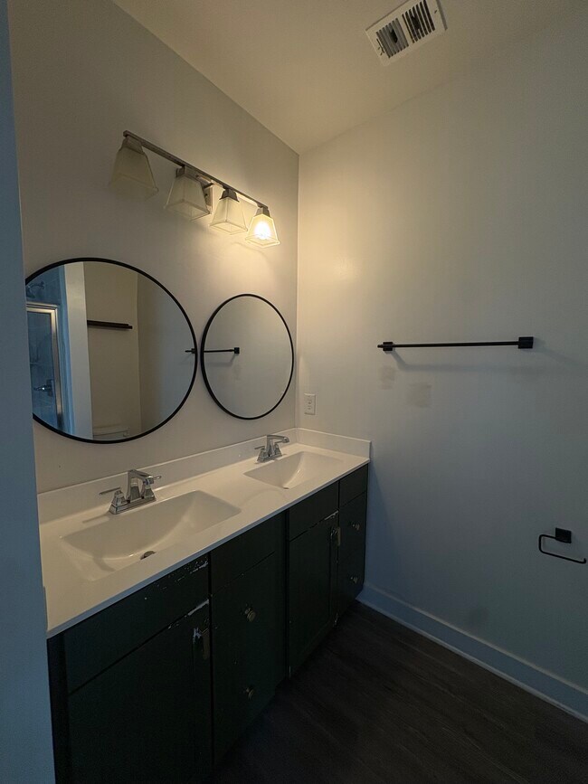 Building Photo - Chesapeake Home