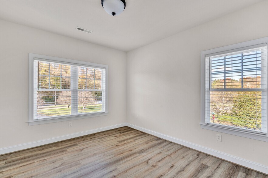 Building Photo - 3404 Avenham Ave SW