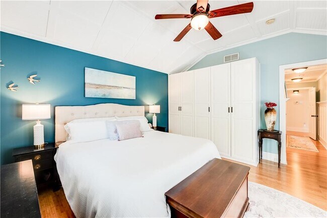 Building Photo - 45 Mortimer St SE