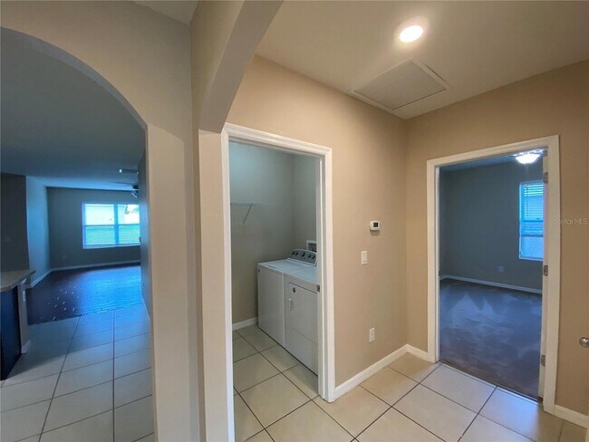 Building Photo - 2720 NE 46th Ave