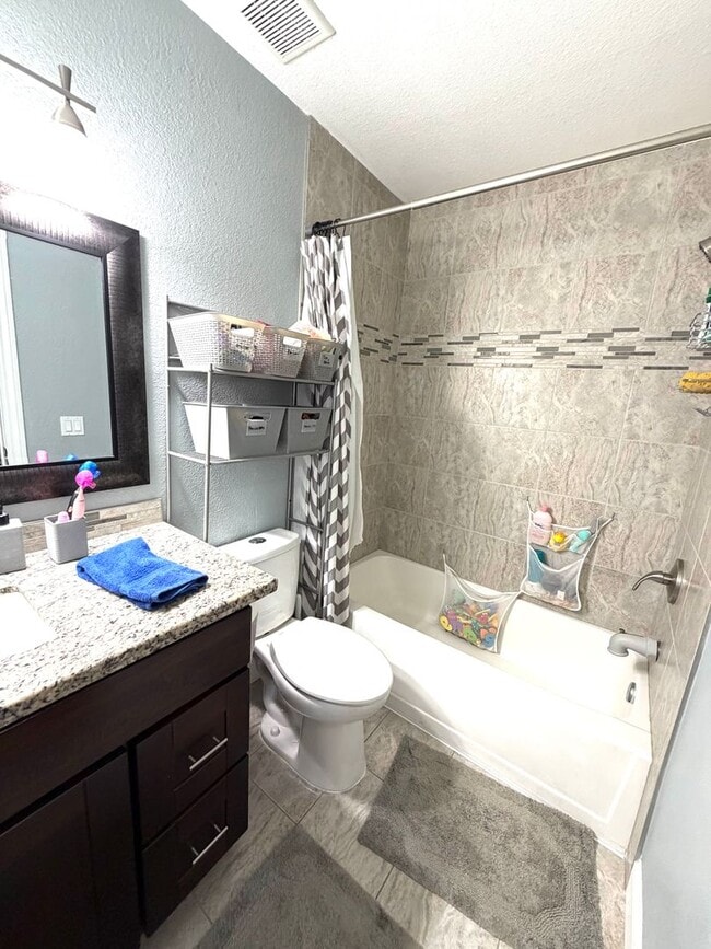 Building Photo - Desirable Home in Lincoln Village – A must see!