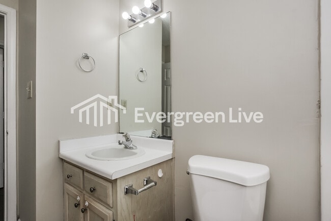 Building Photo - 5841 Hickory Cmns