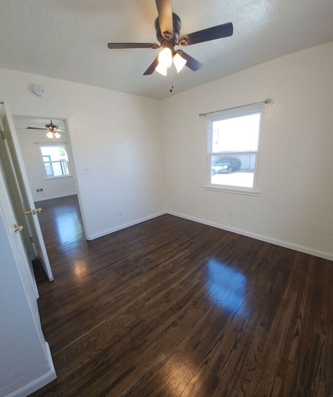 Building Photo - Recently renovated cottage in City Heights!