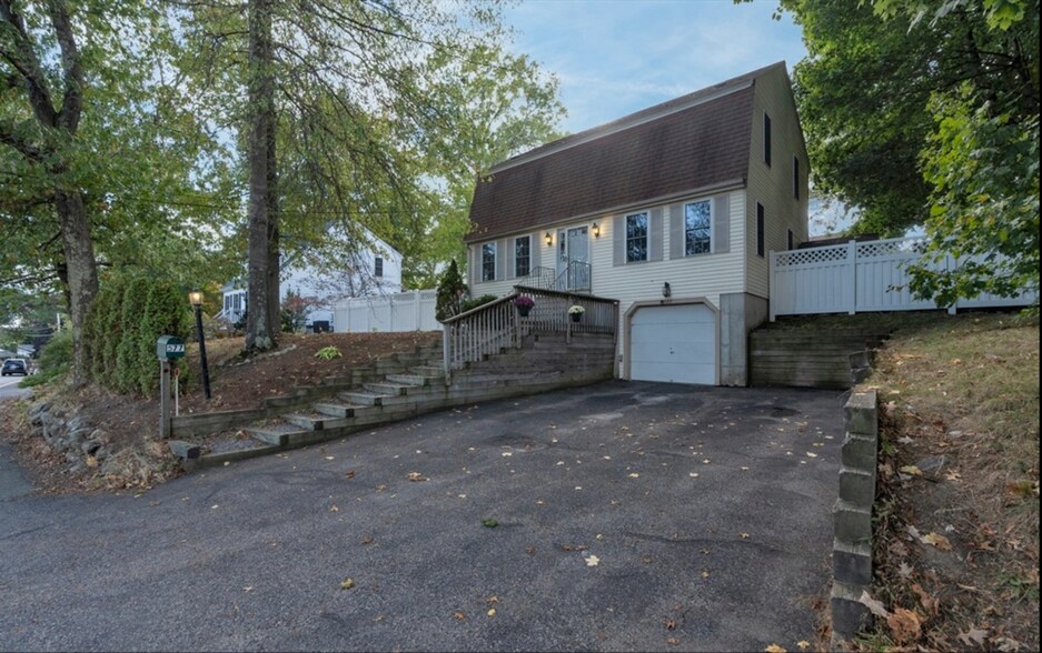 Building Photo - 577 Winter St