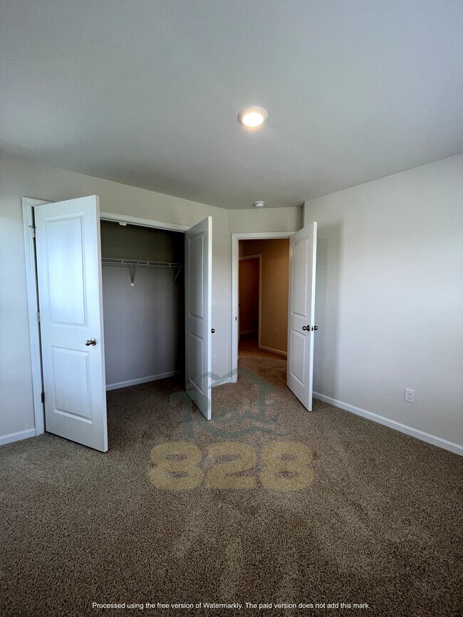 Building Photo - 130 Creekview Rd