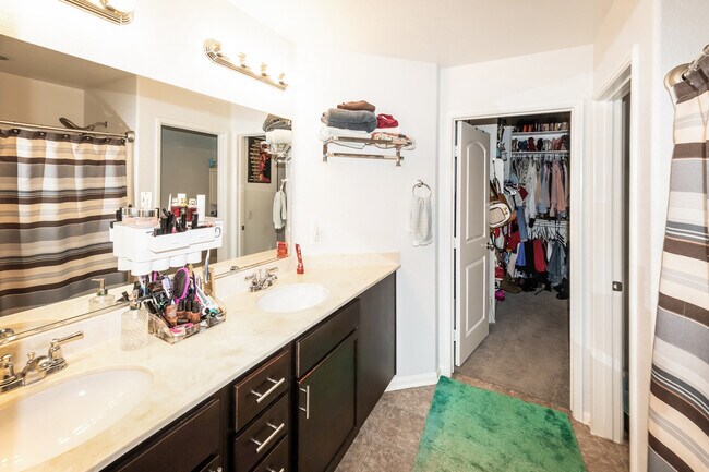 Building Photo - 1460 Mockingbird Ct