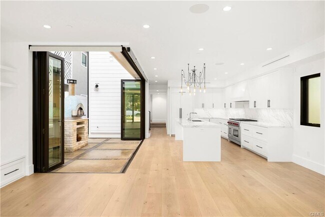 Building Photo - 616 Acacia Ave