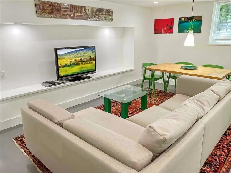 Building Photo - 1566 N Morningside Dr NE