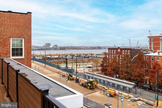 Building Photo - 102 Church St