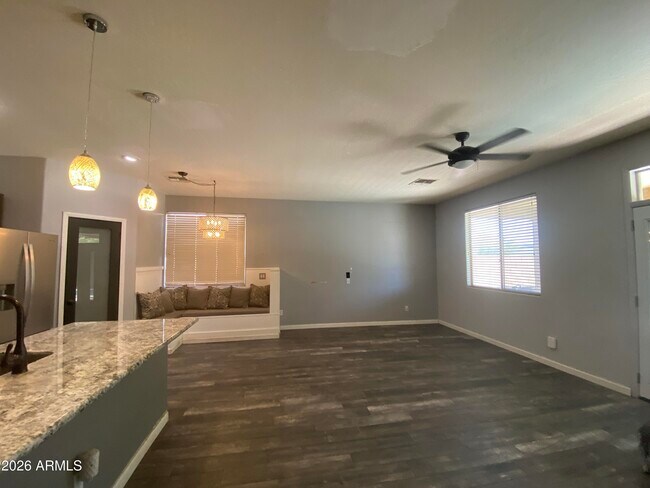 Building Photo - 7721 S 68th Dr