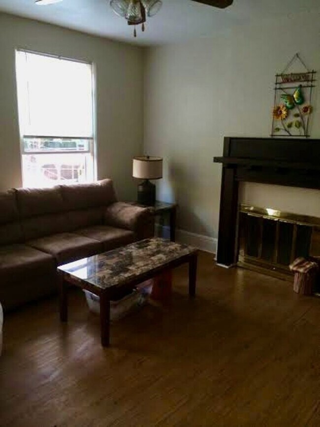 Building Photo - *** Amazing Shadyside Apartment * Walk to everything * Pet Friendly * Duplex Style Apartment * Lu...