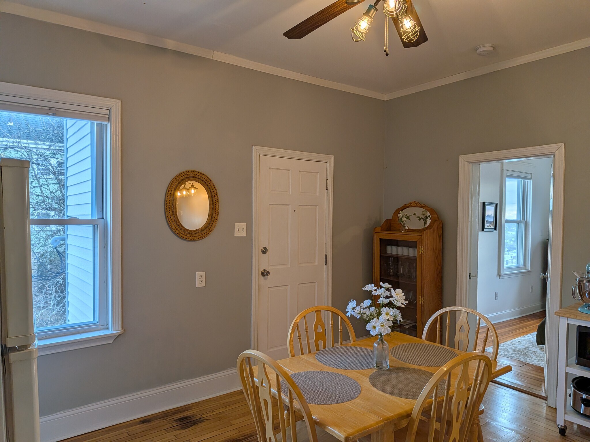 Building Photo - 81 Gladstone St