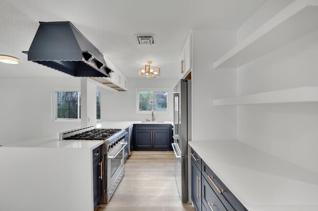 Building Photo - Mid-Century Modern Gem in Historic McNeil ...
