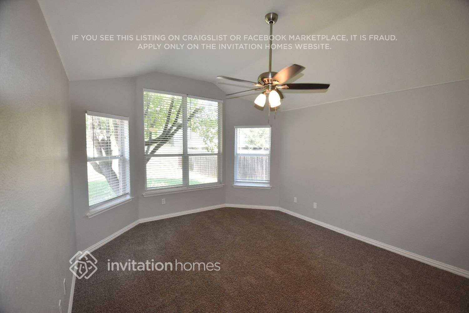 Building Photo - 1249 Old Oak Dr